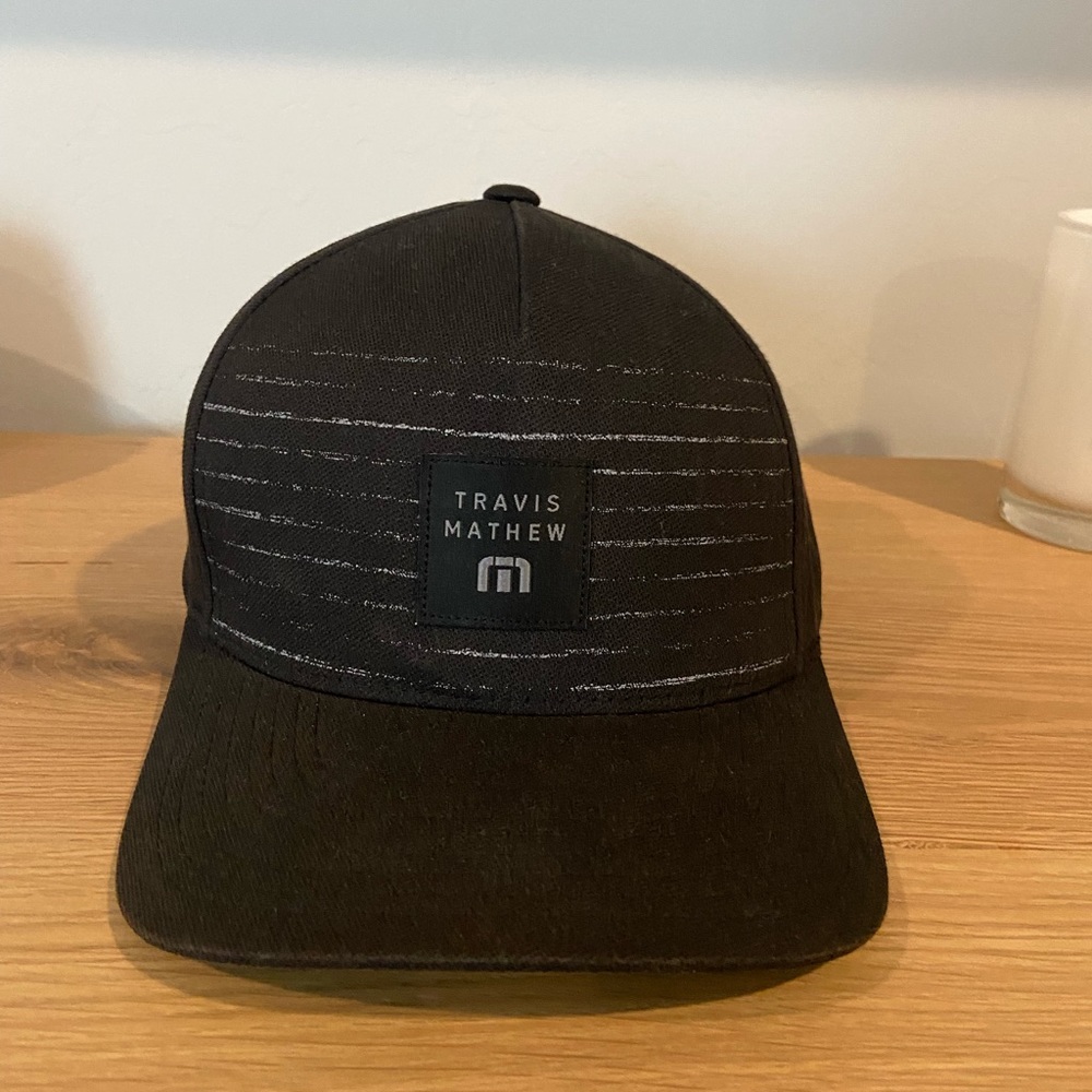 Travis Mathew golf hat. Excellent condition.